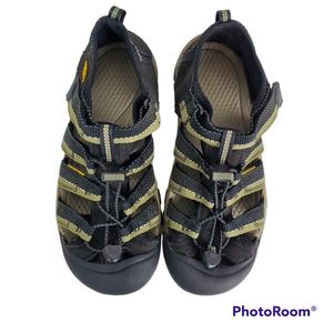 Keen 1006541 Newport H2 Waterproof Bungee Sandals Boys Sz 5 Olive Green Black